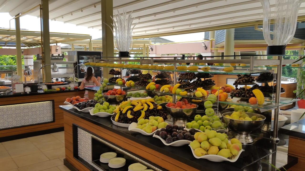 Früchte Limak Limra Hotel & Resort