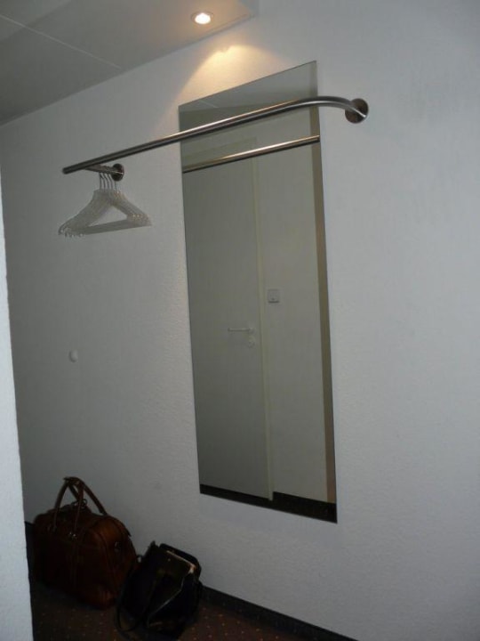Corridor with open wardrobe Motel One Hamburg-Altona