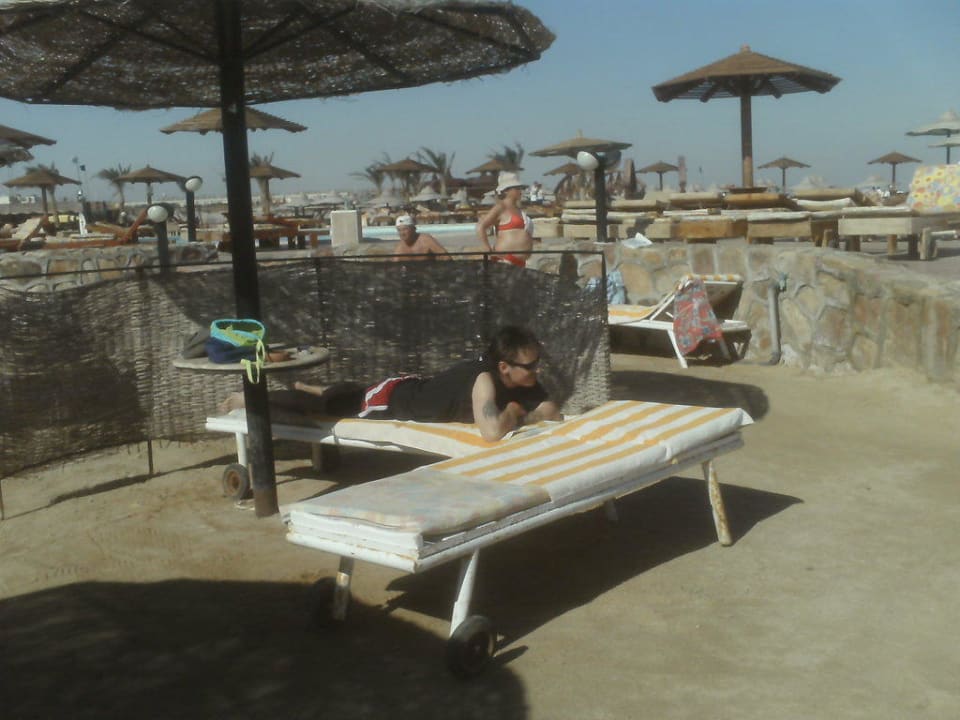 Die Liegen am Strand Le Jardin Aqua Park Resort