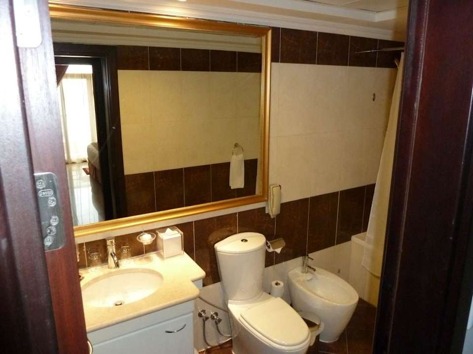 Badezimmer Two Seasons Hotel & Apartments