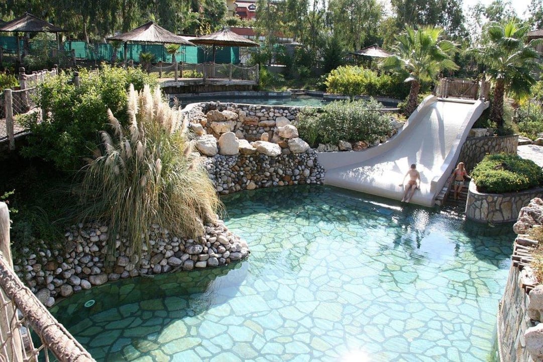 Die Rutschen sind geschlossen, Liegen fehlen. Club Grand Side