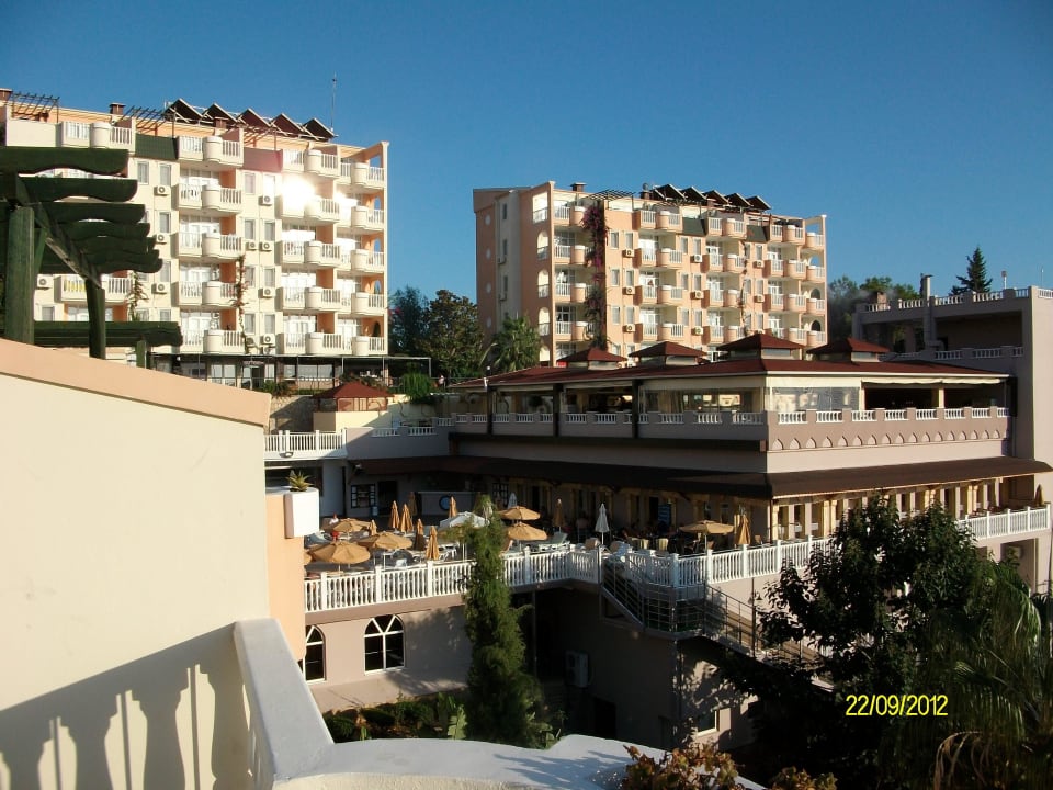 Vom Balkon aufs Restaurant Hotel Club Paradiso