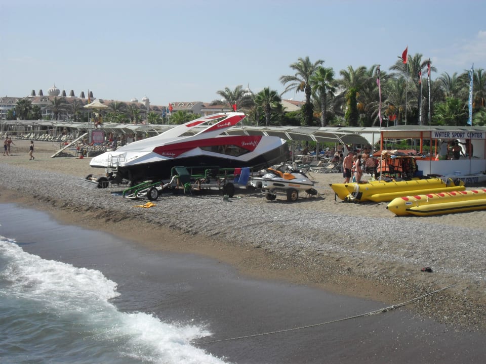 Am Strand entlang Belek Beach Resort Hotel