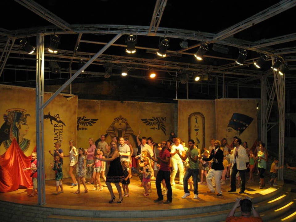 Фирменный танец отеля Pickalbatros Aqua Park Resort - Hurghada
