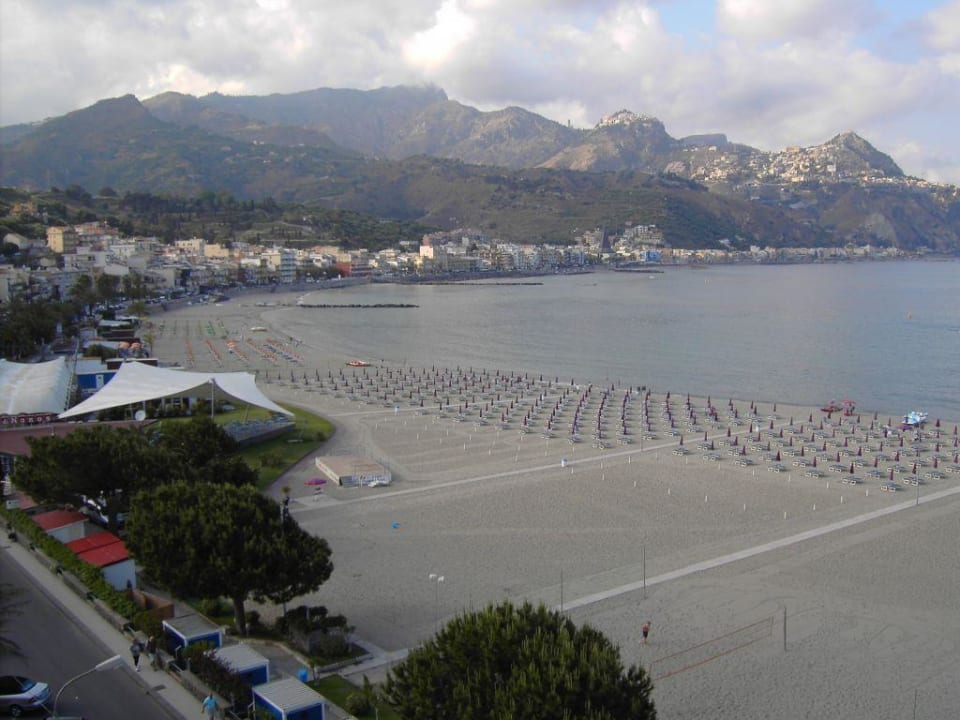 Strand gegenüber vom Hotel Sporting Baia