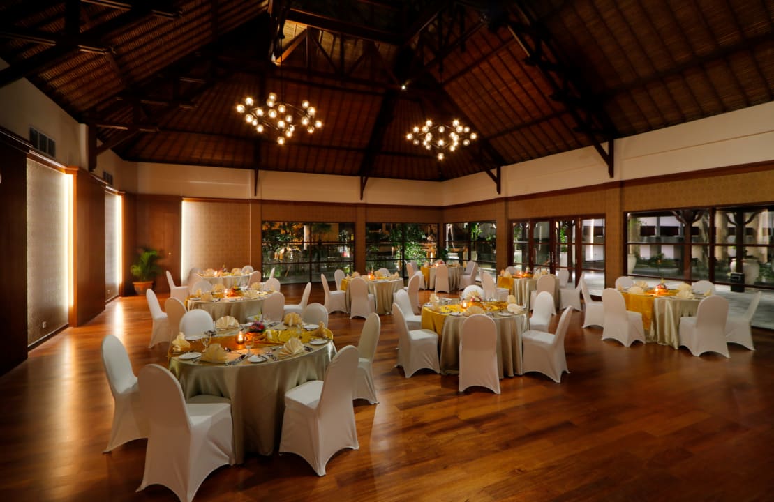 Restaurant Royal Tulip Springhill Resort