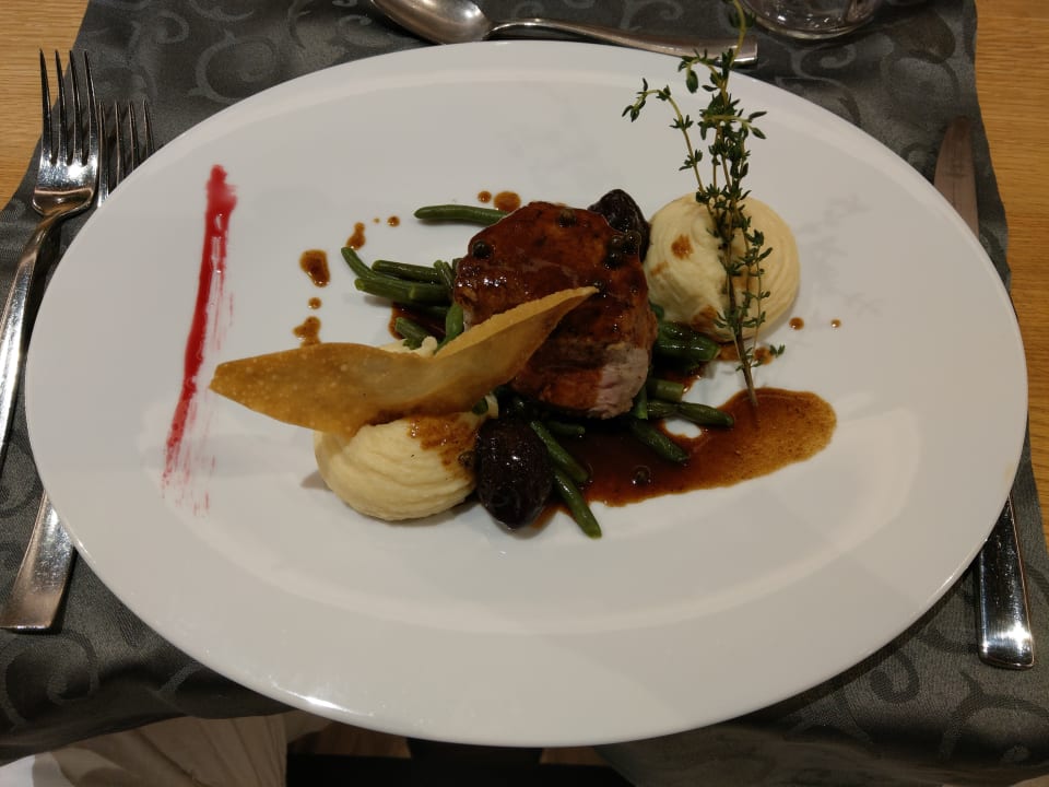 Gastro Molaris Lodge