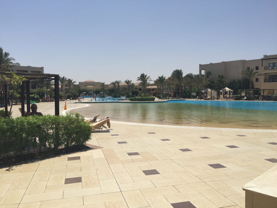 Einer der vorderen Pool JAZ Aquamarine Resort