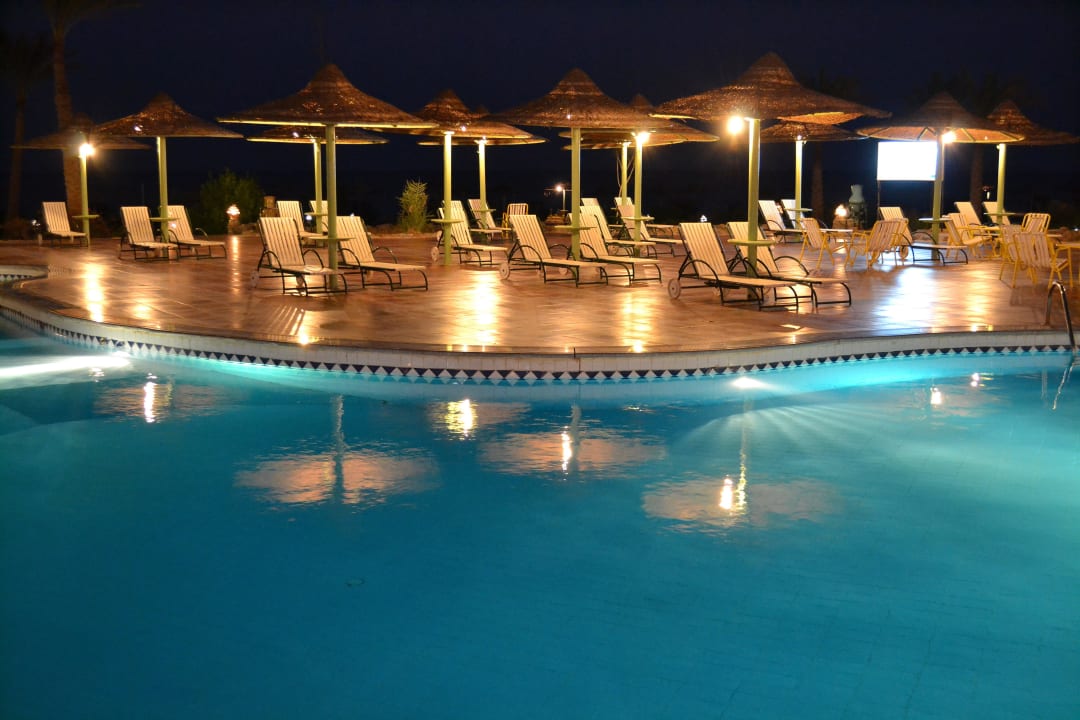 Pool im Abendlicht Shams Alam Beach Resort