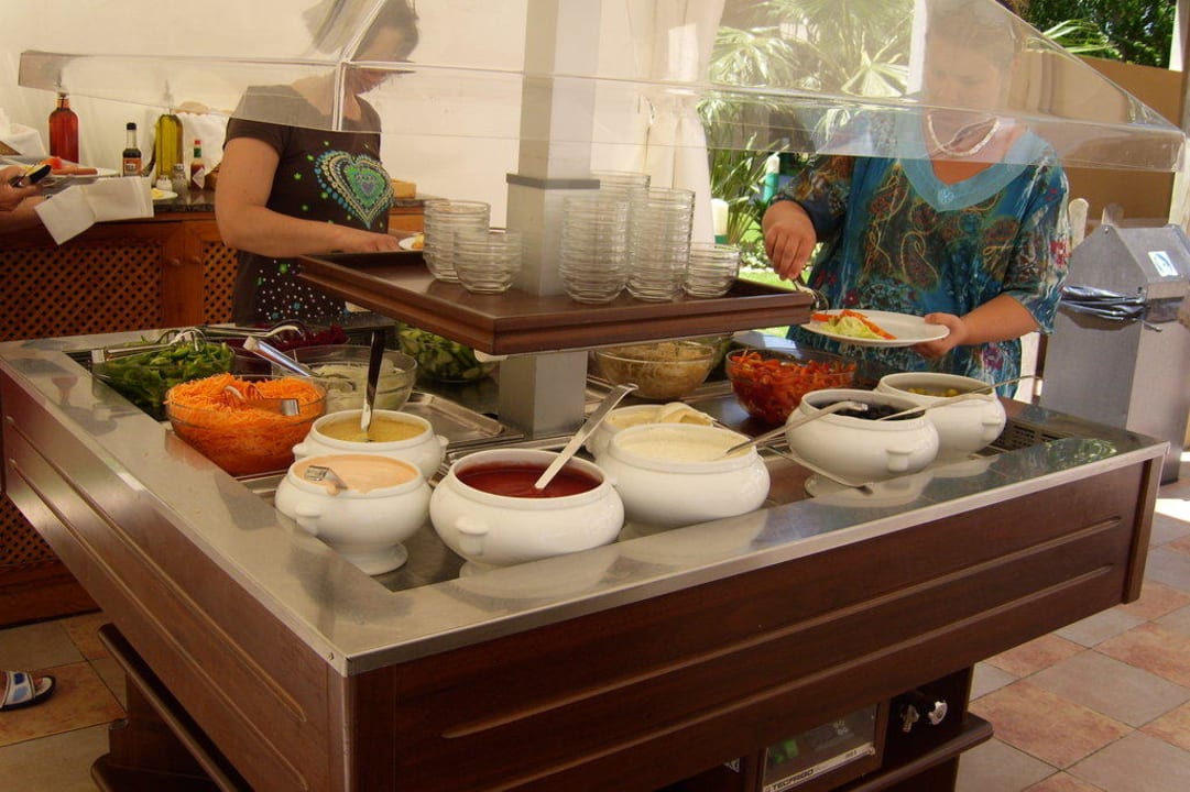 Mittagsbüffet am Pool allsun App.-Hotel Orient Beach