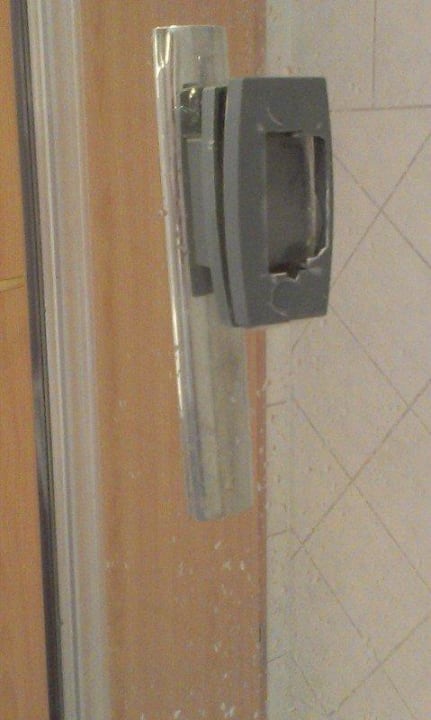 Abgebrochener Griff der Duschkabine Hotel Astor Kiel by Campanile