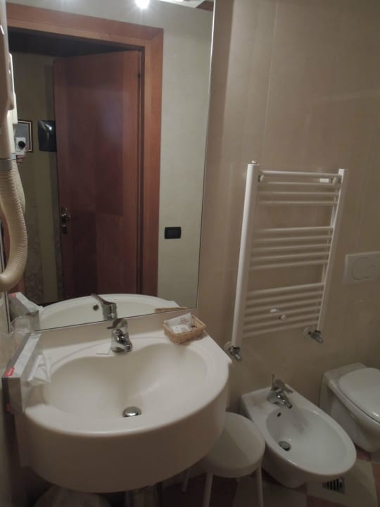 Badezimmer Eingang Hotel Gorizia a La Valigia