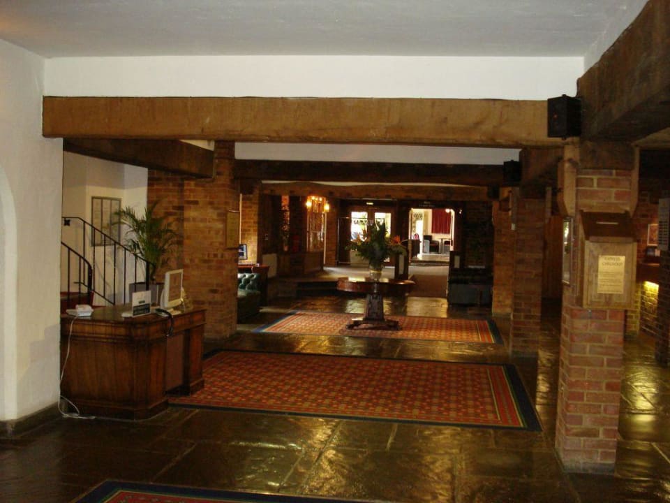 Lobby Copthorne Hotel London Gatwick