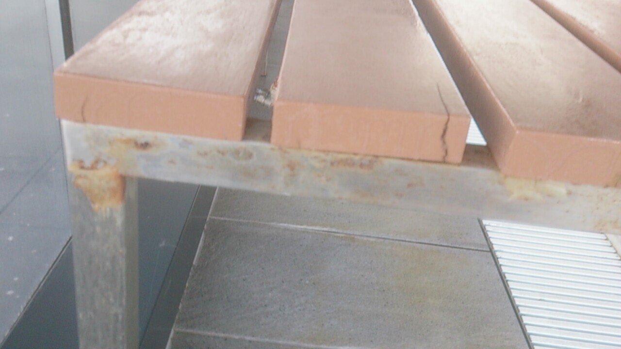 Poolbereich All In Red Thermenhotel