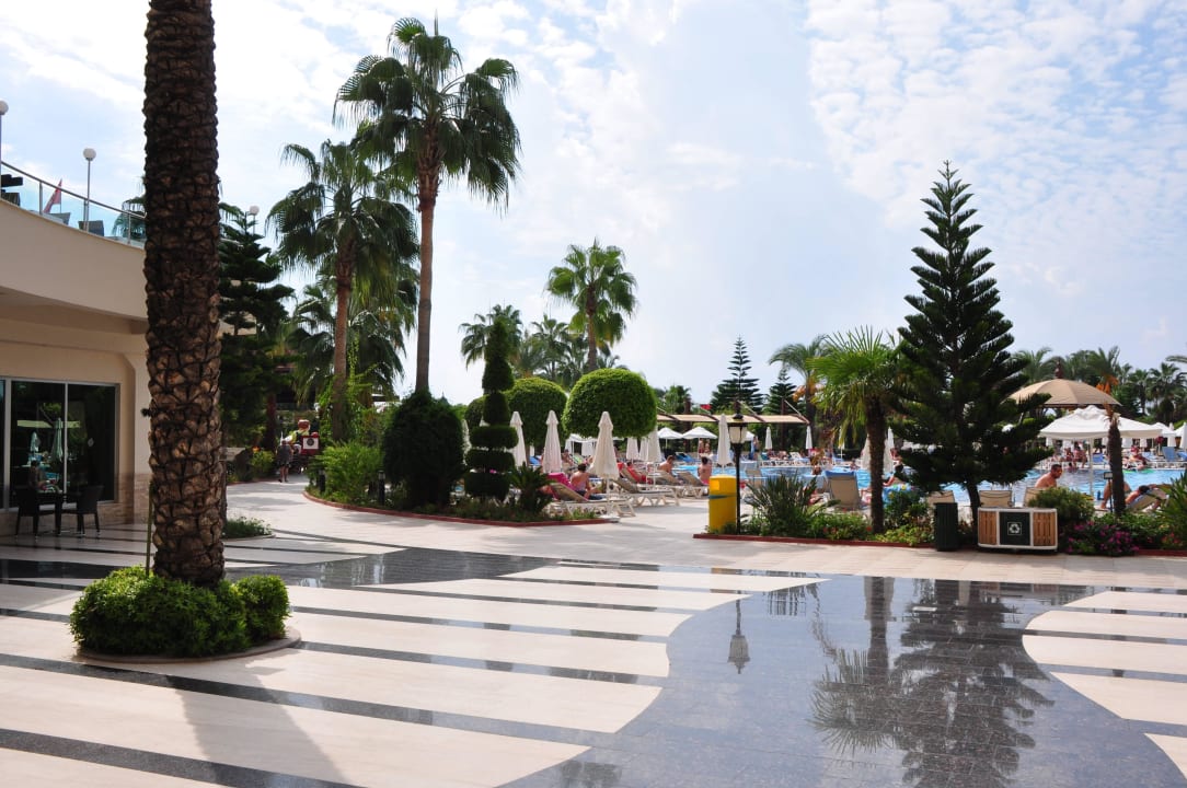 Weg zum Pool Saphir Resort & Spa