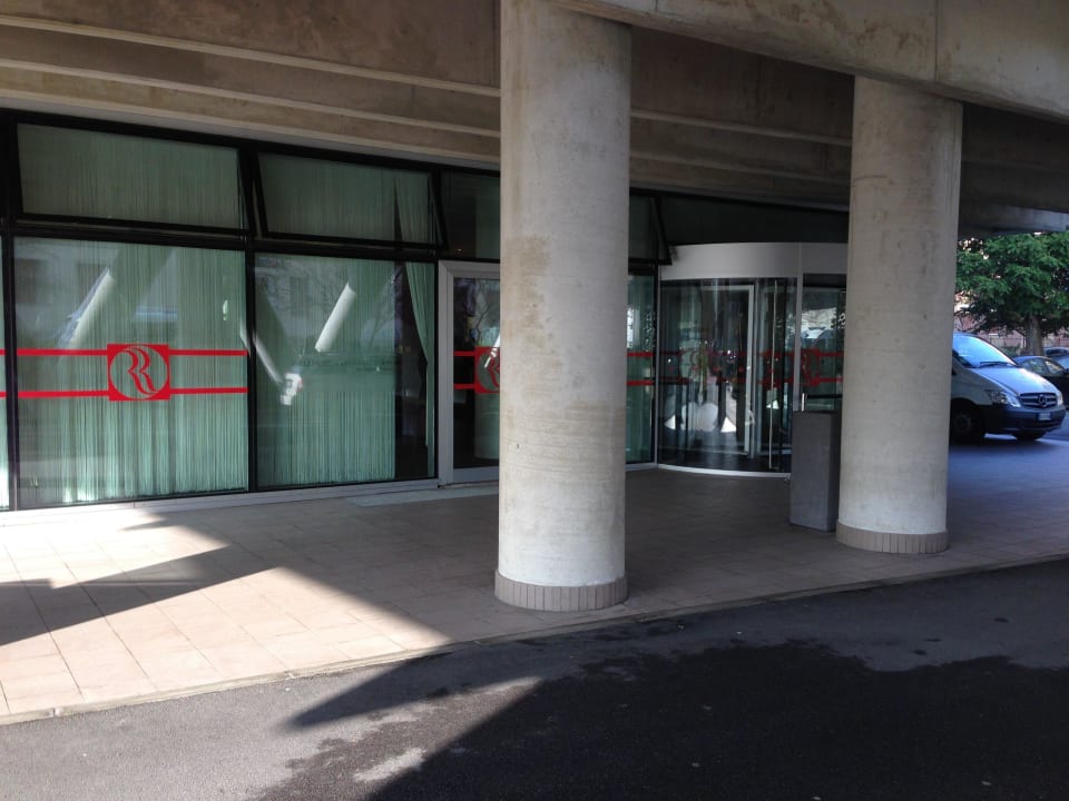 Eingangsbereich Hotel Ramada Plaza Milano