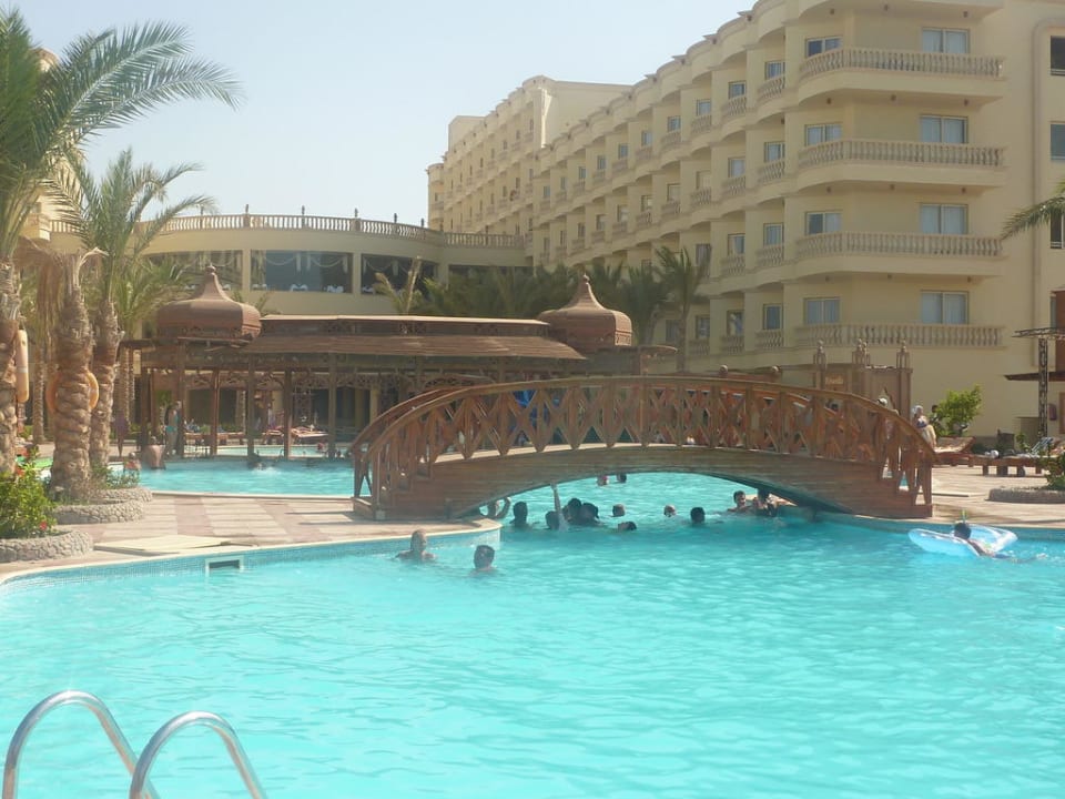 Immer Schatten unter der Brücke Riviera Aqua Park Resort