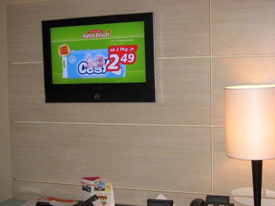 Flat TV im Zimmer Lindner Hotel Vienna Am Belvedere, part of JdV by Hyatt