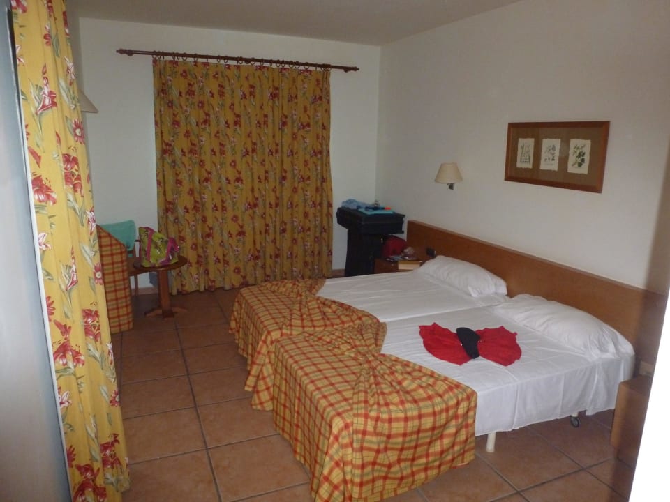 Schlafzimmer 1 SBH Club Paraiso Playa