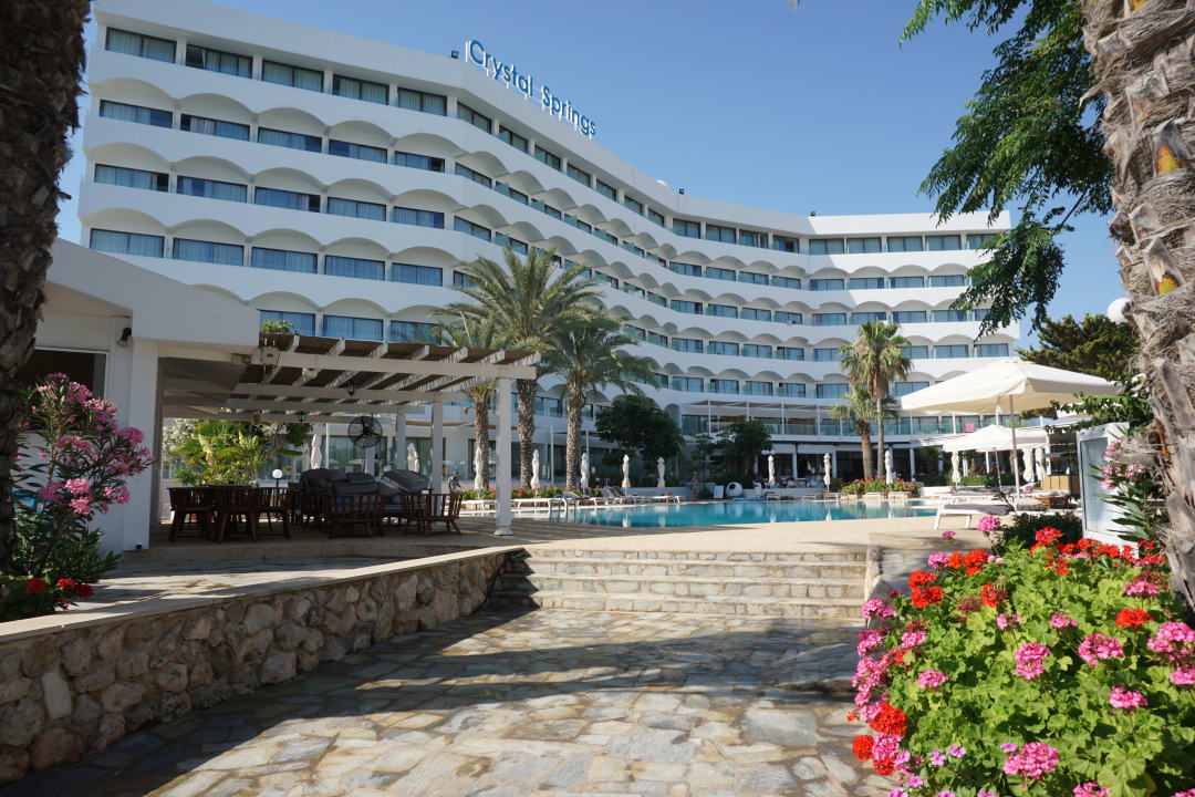 Außenansicht Crystal Springs Beach Hotel