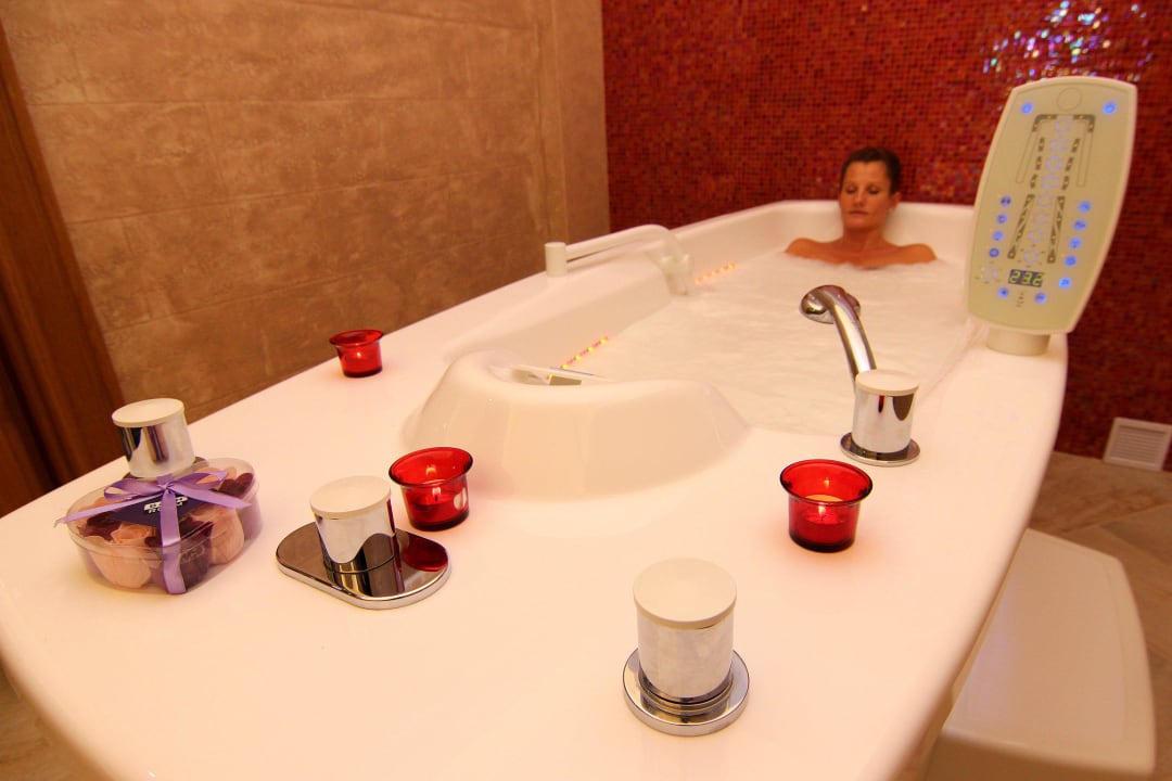 Milk bath Retro Riverside Wellness Resort