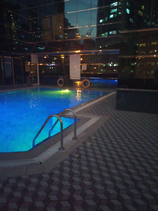 Pool Golden Tulip Media Hotel