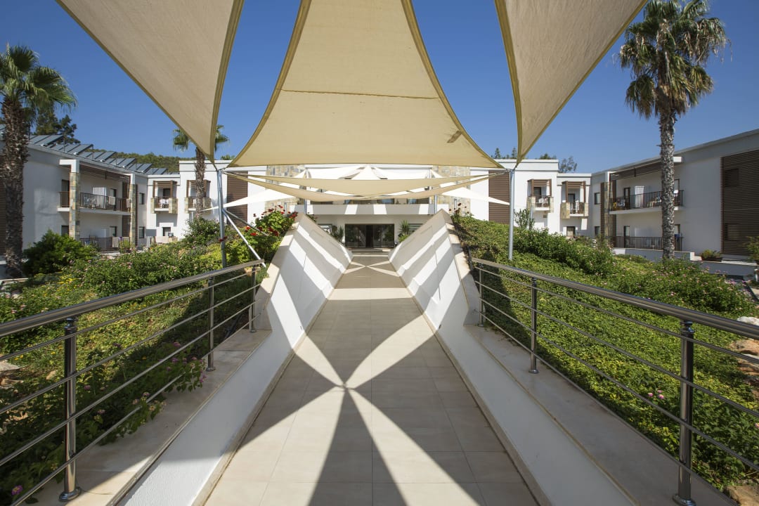 Außenansicht Green Bay Resort & Spa