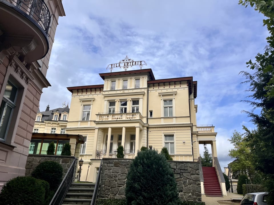 Außenansicht Savoy Westend Hotel