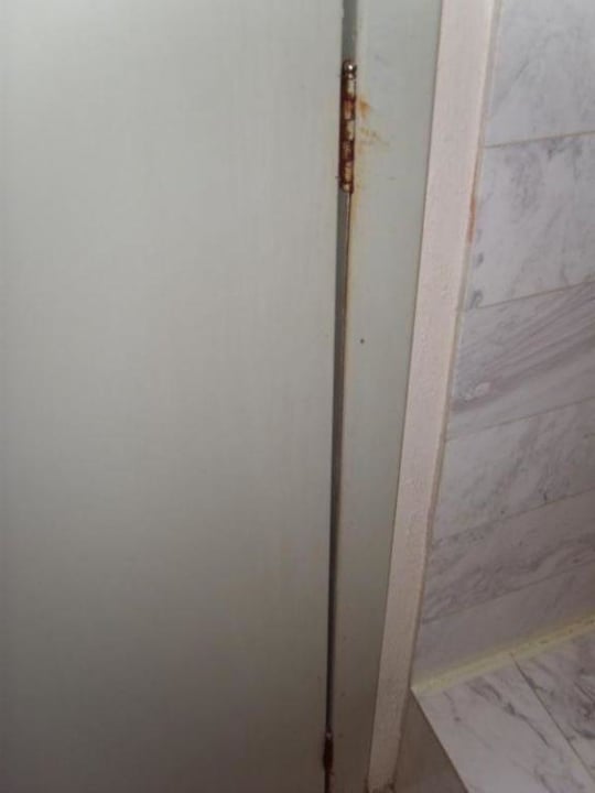 Rost an fast allen Türen im Zimmer Hotel Los Aluxes