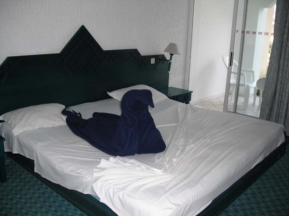 Bett mit kleinem Schwan von der Putzfrau! Mahdia Beach & Aquapark