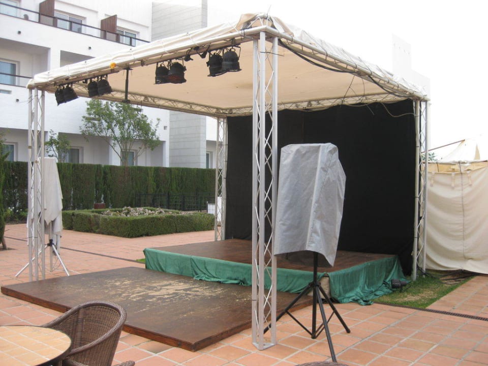 Showbühne vor der Bar Fuerte Conil-Resort