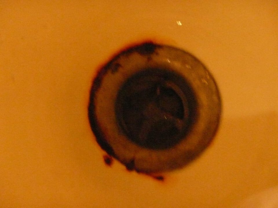 Verrosteter Badewannenabfluss BelleVue Dominican Bay