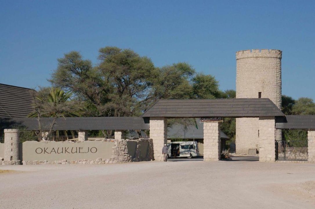 Zufahrt zum Camp Okaukuejo Camp