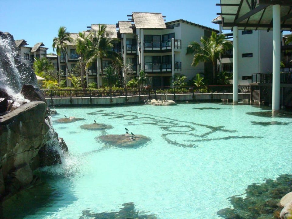 Wasseranlage beim Eingangsbereich Radisson Resort Hotel Fiji Denarau Island