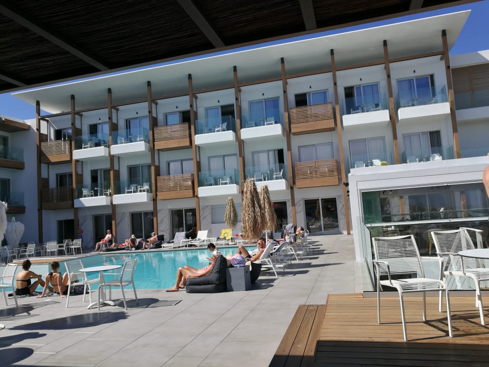 Außenansicht Enorme Ammos Beach Resort
