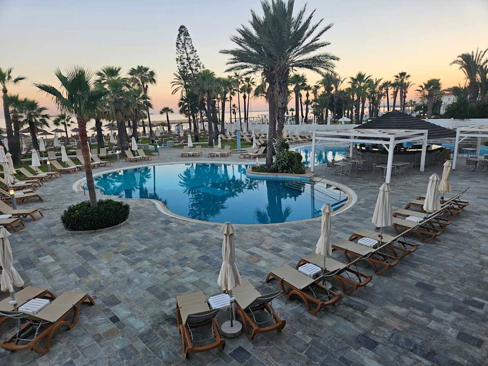 Pool The Golden Bay Beach Hotel
