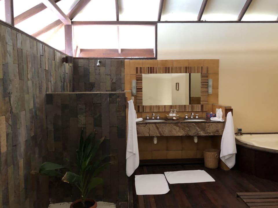 Zimmer Filitheyo Island Resort