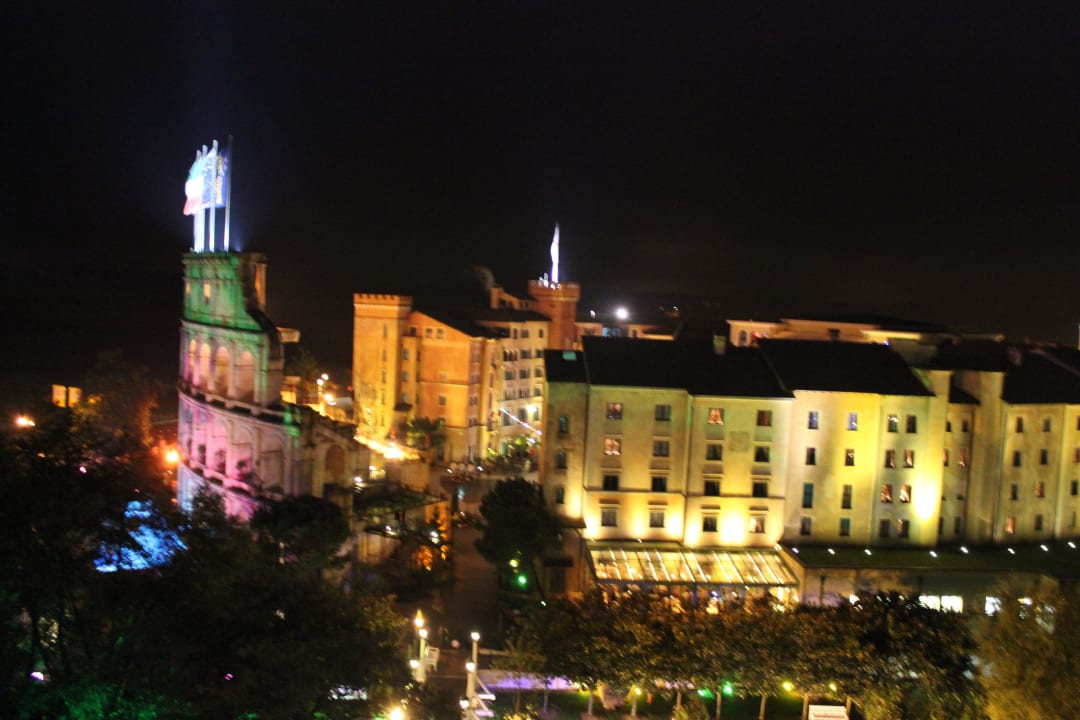 Das Hotel Colosseo bei Nacht Hotel Bell Rock Europa-Park