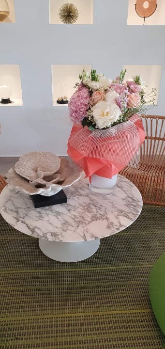 Lobby Myconian Korali Relais & Chateaux Hotel