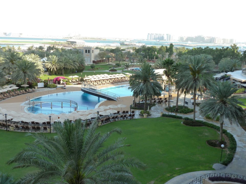 Blick auf den Pool Le Royal Méridien Beach Resort & Spa Dubai