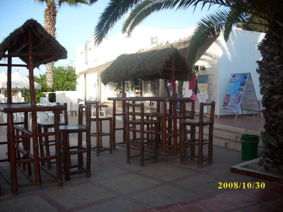 Aussenbar vor Pool Eden Club