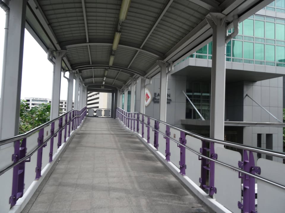 Eingangsbereich aus Skytrain Eastin Grand Hotel Sathorn