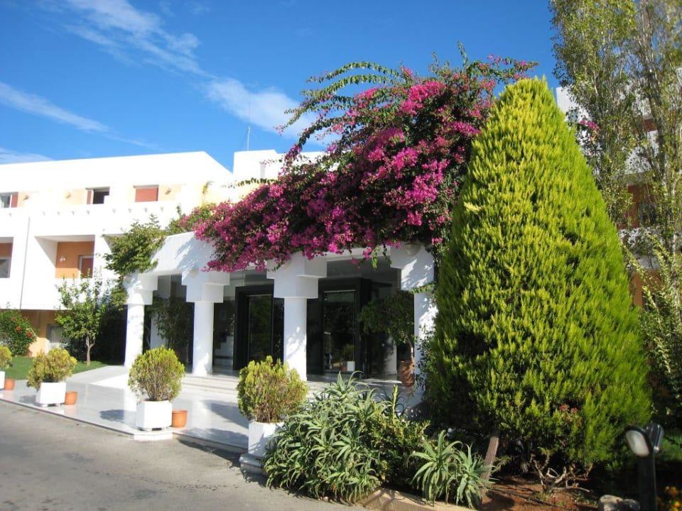 Eingang Anissa Beach & Village