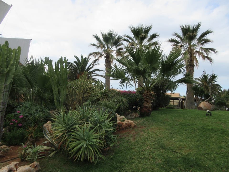 Gartenanlage Anissa Beach & Village