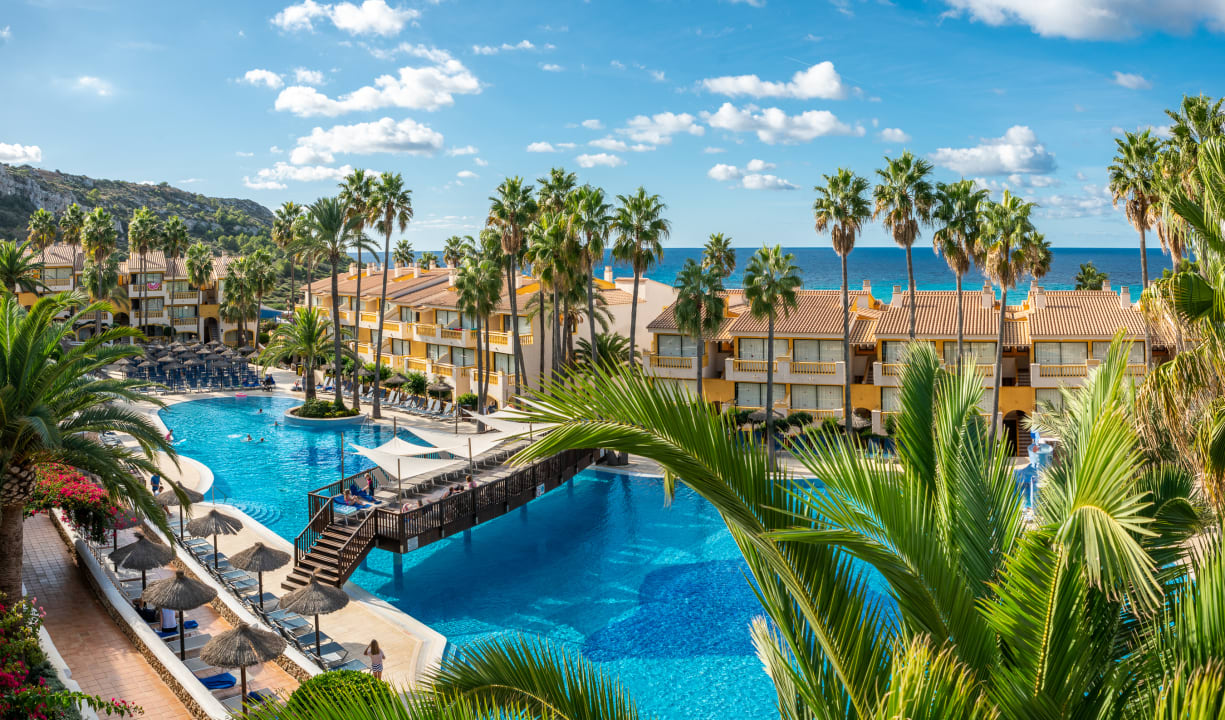 Pool Royal Son Bou Family Club