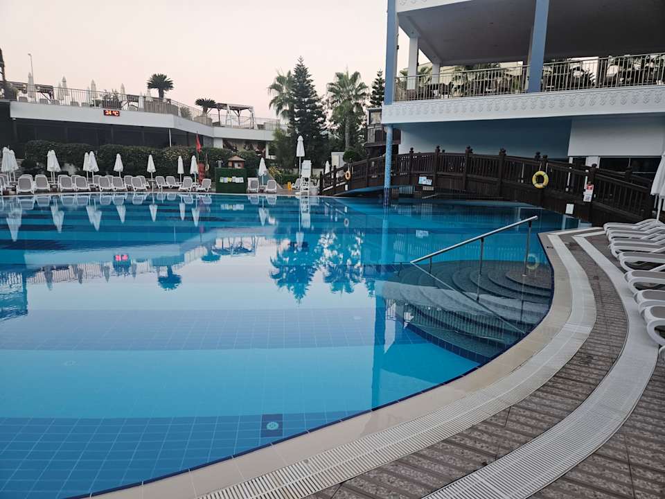 Pool Dream World Hill Hotel
