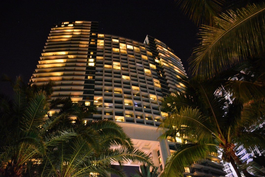 Blick auf Hotel vom Pool aus Diplomat Resort & Spa Hollywood, Curio Collection by Hilton