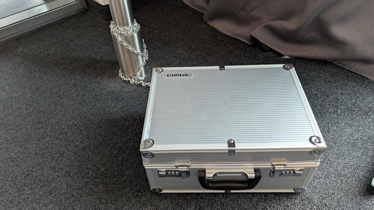 Zimmer V8 Hotel Köln @MOTORWORLD