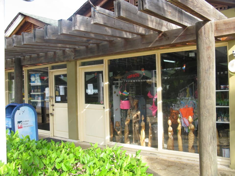 Shops vor dem Hotel Grand Sirenis Punta Cana Resort & Aquagames