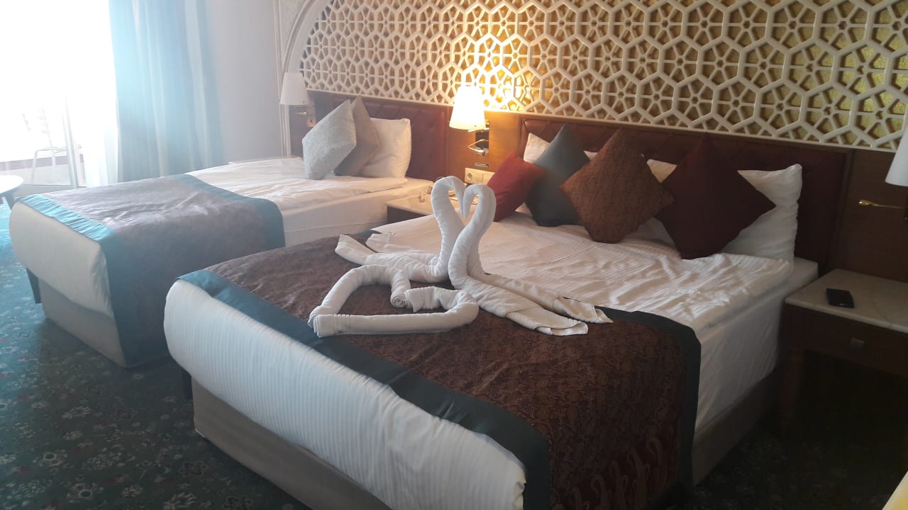 Zimmer Royal Taj Mahal Hotel
